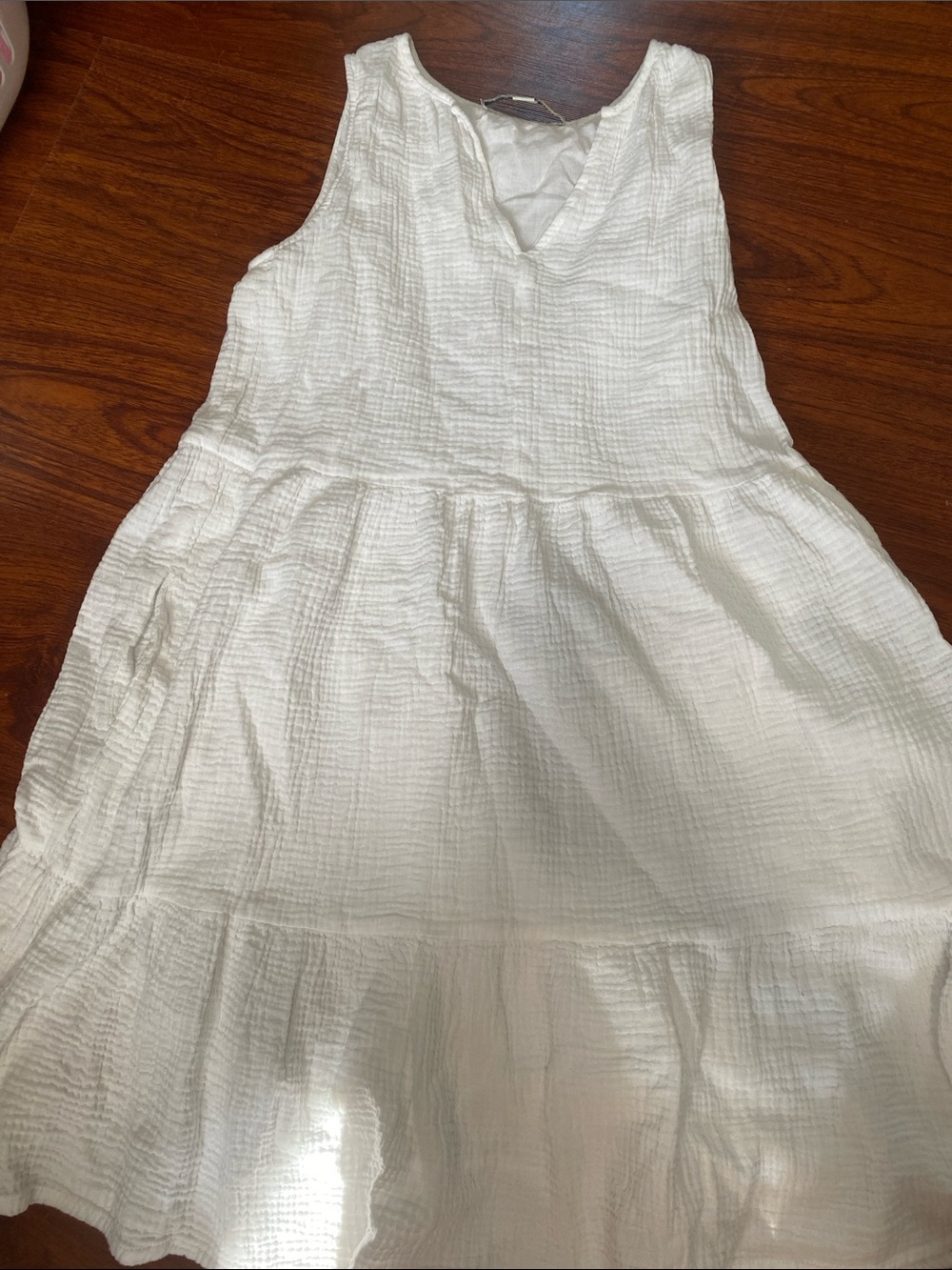 C&C California White Textured Sleeveless V-Neck Dress
